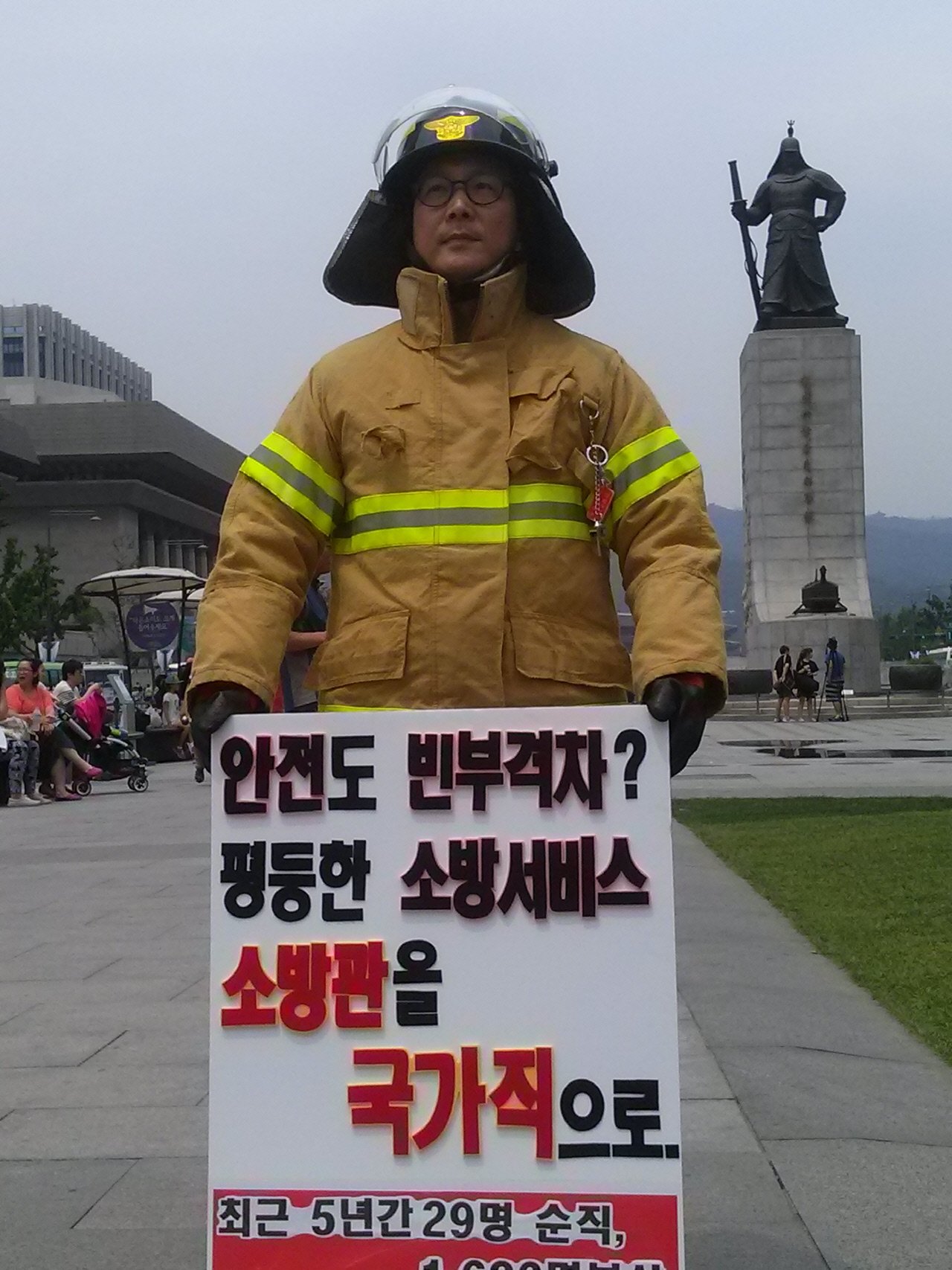 정치적 소신과 예술의 갈림길